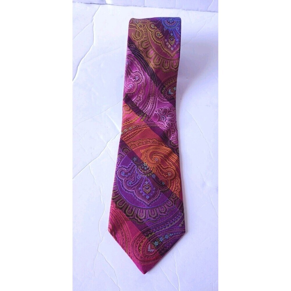 Robert Graham 100% Silk Tie Men's Purple Pink Paisley Pattern Made In USA